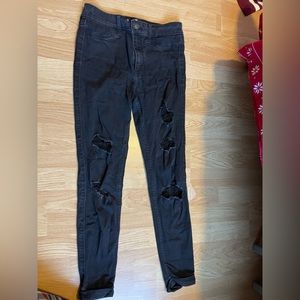 Black cropped Hollister ripped jeans.